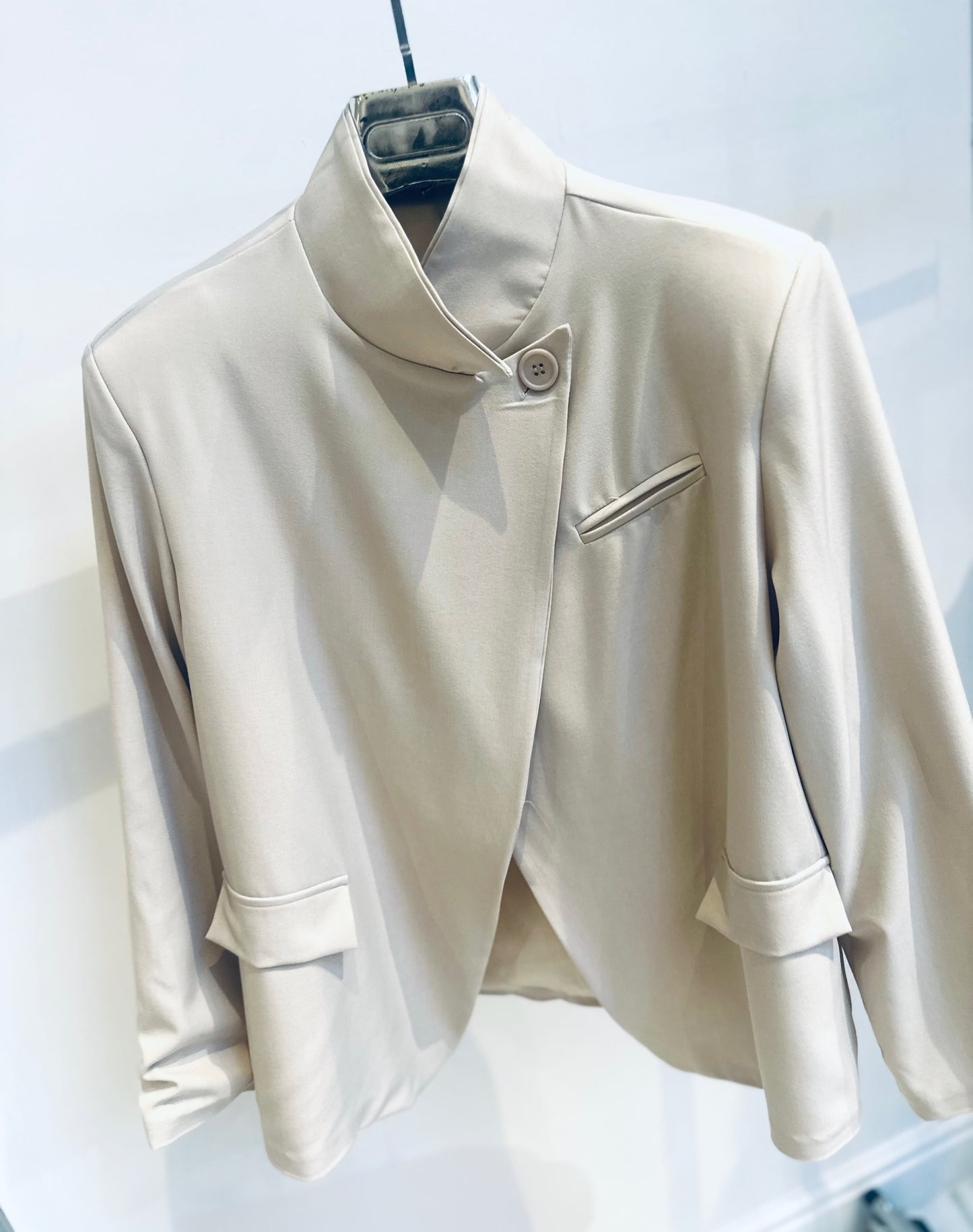 MAELIS Beige High Neck Blazer